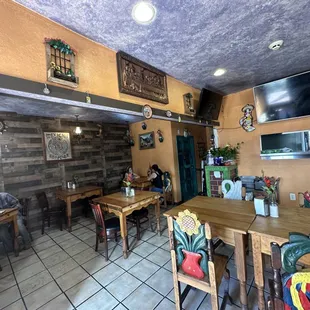 Restaurant entry, beautiful decorations.