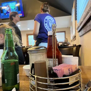 Staff flocking to one specific customer - maybe the owner?   Ignoring everyone else