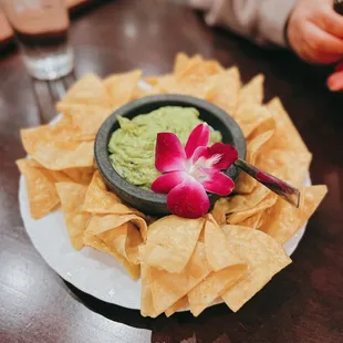 Signature Guacamole &amp; Chips