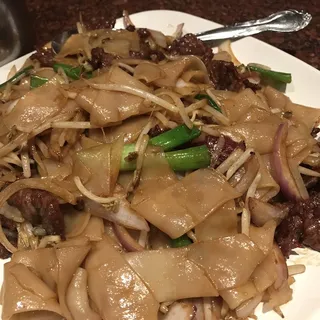 Stir-Fried Chow Fun w.Beef