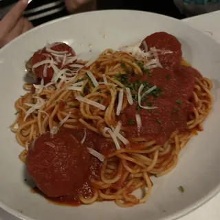 MA'S CLASSIC SPAGHETTI & MEATBALLS