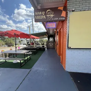 You will find this place on the side of the build of Sunoco Staion.  Used to be a food truck