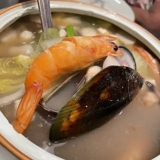 101. Assorted Seafood Warm Pot