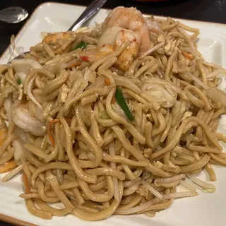 145. Seafood Chow Mien