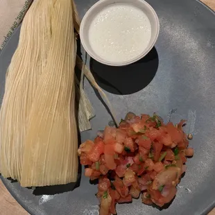 Tamal de pollo en salsa verde