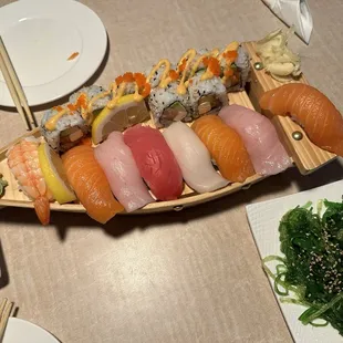 Masago Se-5 Masago Special Boat with seaweed salad