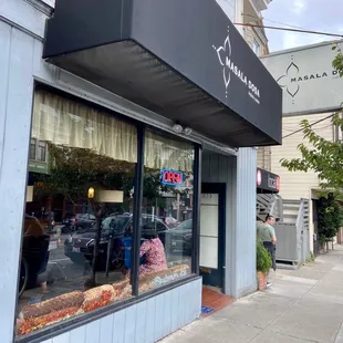 the outside of a restaurant