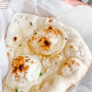 GARLIC NAAN (V) - @queencitycravings