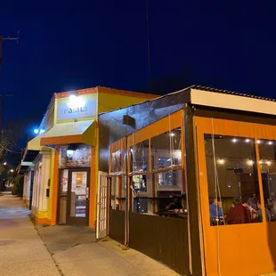 Incredible smells, awesome service, and great outdoor space