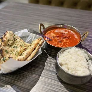 Garlic Naan, butter chicken, rice