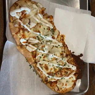Buffalo chicken flatbread