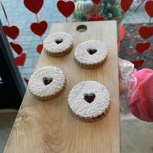 Linzer Tarts