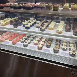 Cupcakes - Baker's Choice 4ct (may contain nuts)