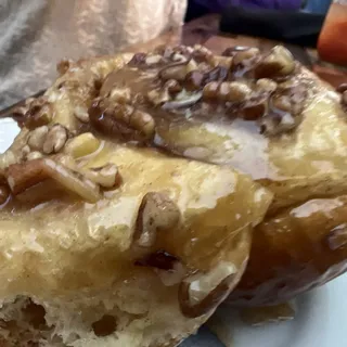 Jumbo Caramel-Pecan Roll