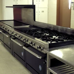 Commercial Grade Kitchen with Icemaker and Dishwasher