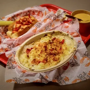 Lobster mac &amp; classic roll
