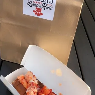 Connecticut Lobster Roll to go