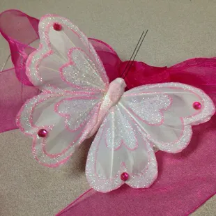 Cheap, cheesy butterfly they added even though nothing like this was pictured!