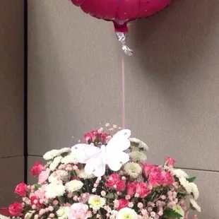 The actual arrangement received. (There was also a hideous hot pink bow around the vase that was promptly removed.)