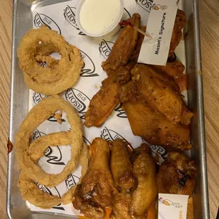 Wings with onion ring side