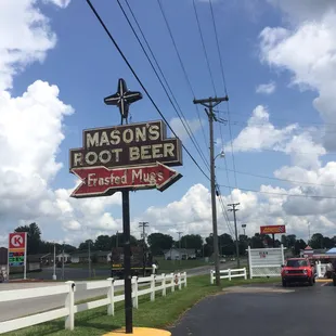 a sign for mason's foot beer
