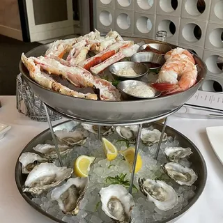 Daily Selection of Fresh Oysters