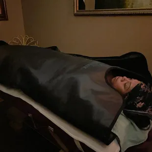 Infrared sauna blanket treatment