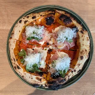 Crudo  stracciatella, arugula &amp; prosciutto