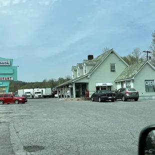 the outside of the motel