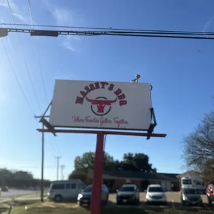 The owner is a cheap butt. He sells rolls for $4 each &amp; no free bread