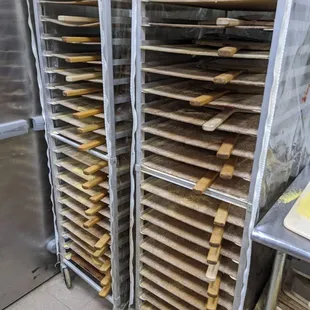 See the old nasty sauce on the covers. Yes pizzas touch those .