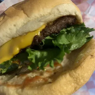 Junior Deluxe Cheeseburger