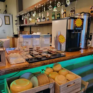 Plates and drink station