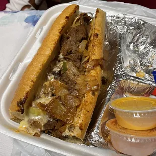 Philly cheese steak (sandwich)