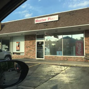the outside of a restaurant