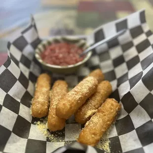 Mozzarella sticks with marinara