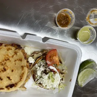 Gordita &amp; sopa with chicken fajita