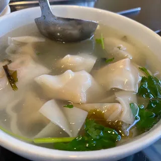 A8. Ten Piece Dragon Style Wonton Soup