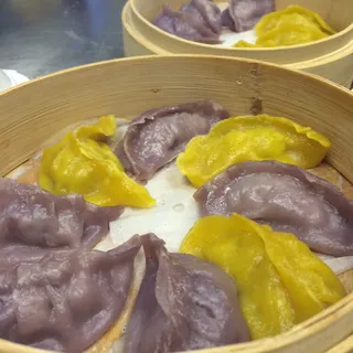 A14. Six Piece Pumpkin Juice Wrapper Steamed Dumplings