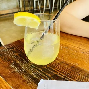 Limoncello spritz