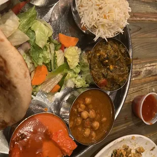 Thali (butter chicken Paneer Saag