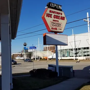 Mastro&apos;s Ice Cream Shoppe