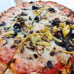 Quattro Stagioni pizza (veganized)