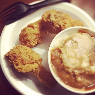 Fried Chicken and mashed potatoes n gravy. #SoulFood #NOLA