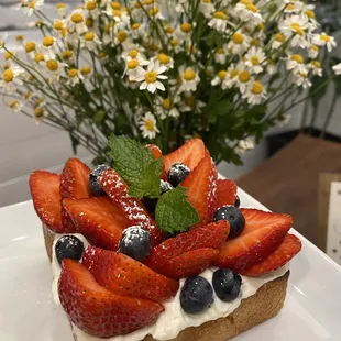 Berry shokupan toast