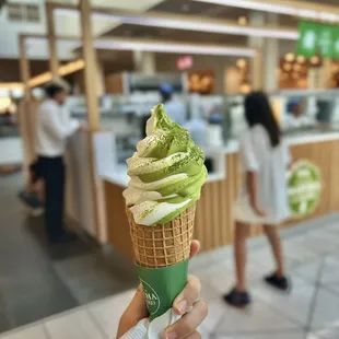 Matcha Vanilla Swirl ($6.40)