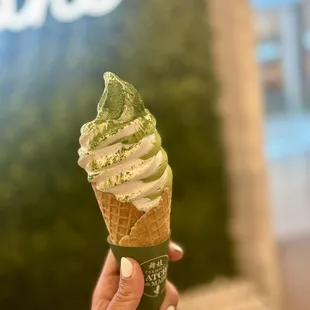 Soft serve vanilla matcha swirl