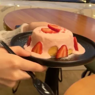 Rose Strawbery Milk Cap Cake