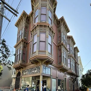 Corner McAllister &amp; Baker