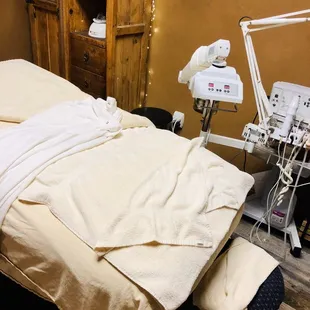 Table to lay on for the facial. I can't wait to do this again!